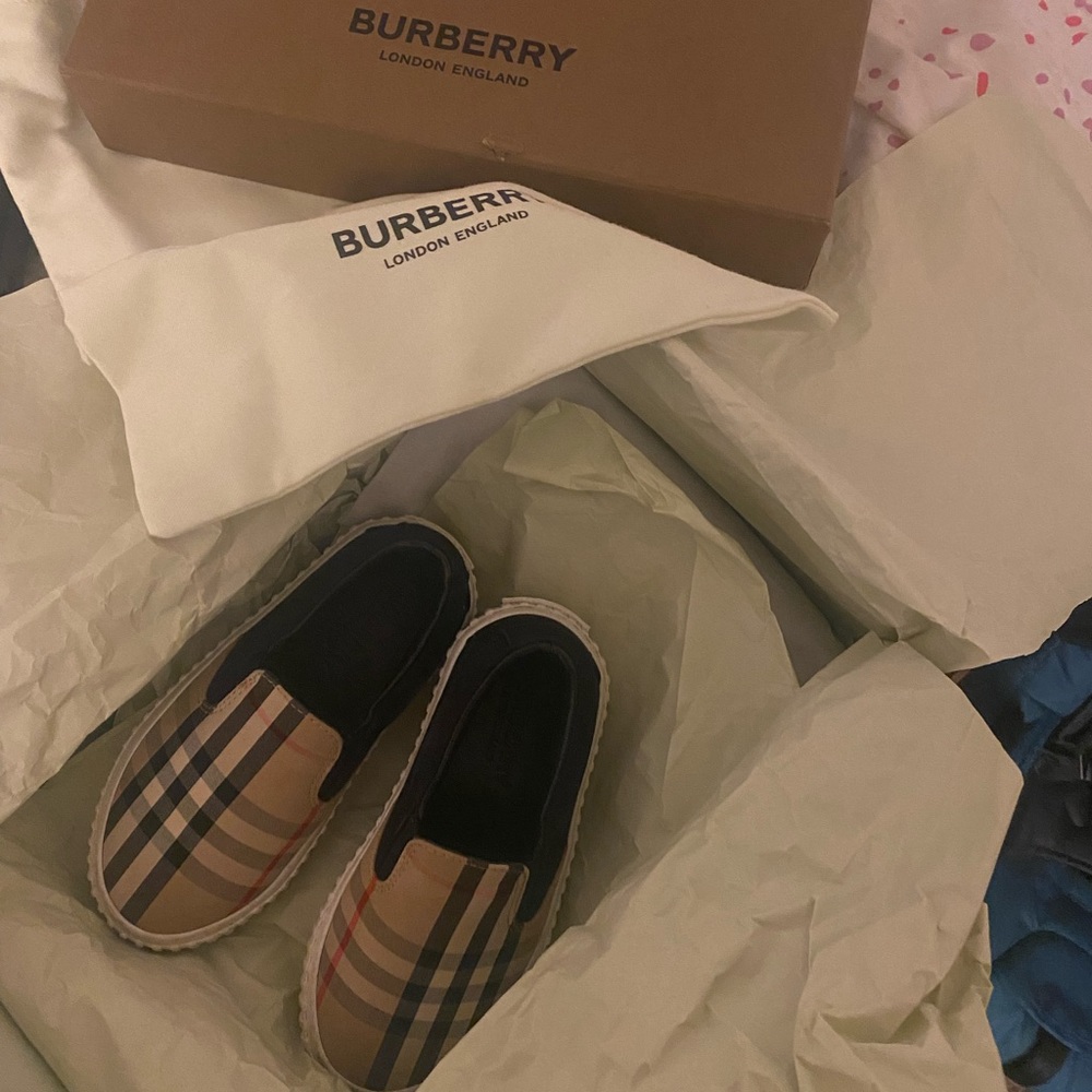 Authentic toddler Burberry shoes , size 26 , worn once , original bag and box